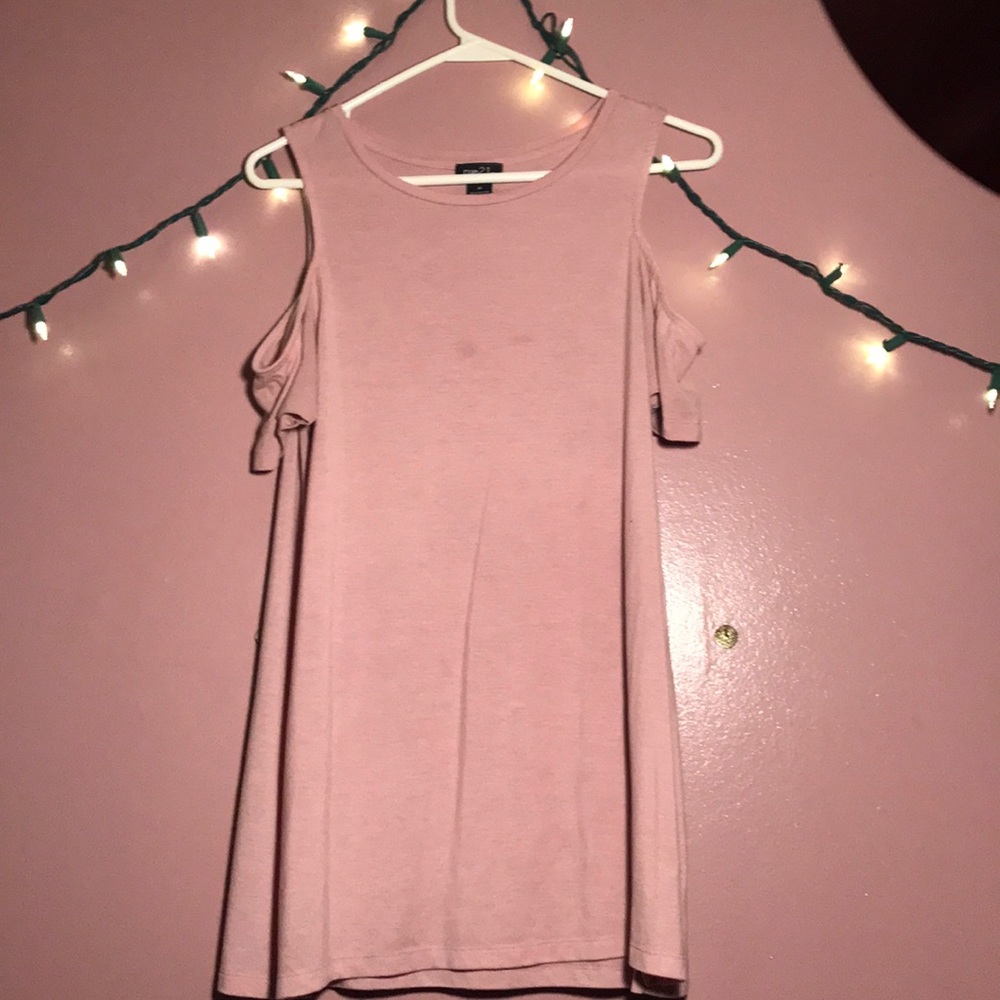 A pinky nude cold shoulder short sleeve shirt